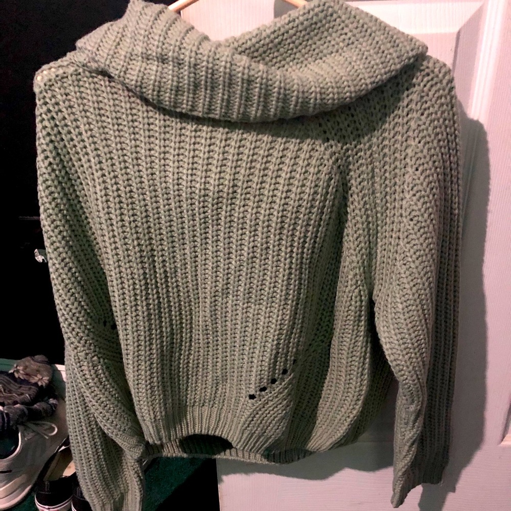 Cowl neck cropped sweater